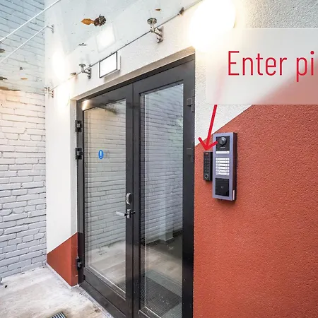 Airport-bus - 13 North - 1 Apartment